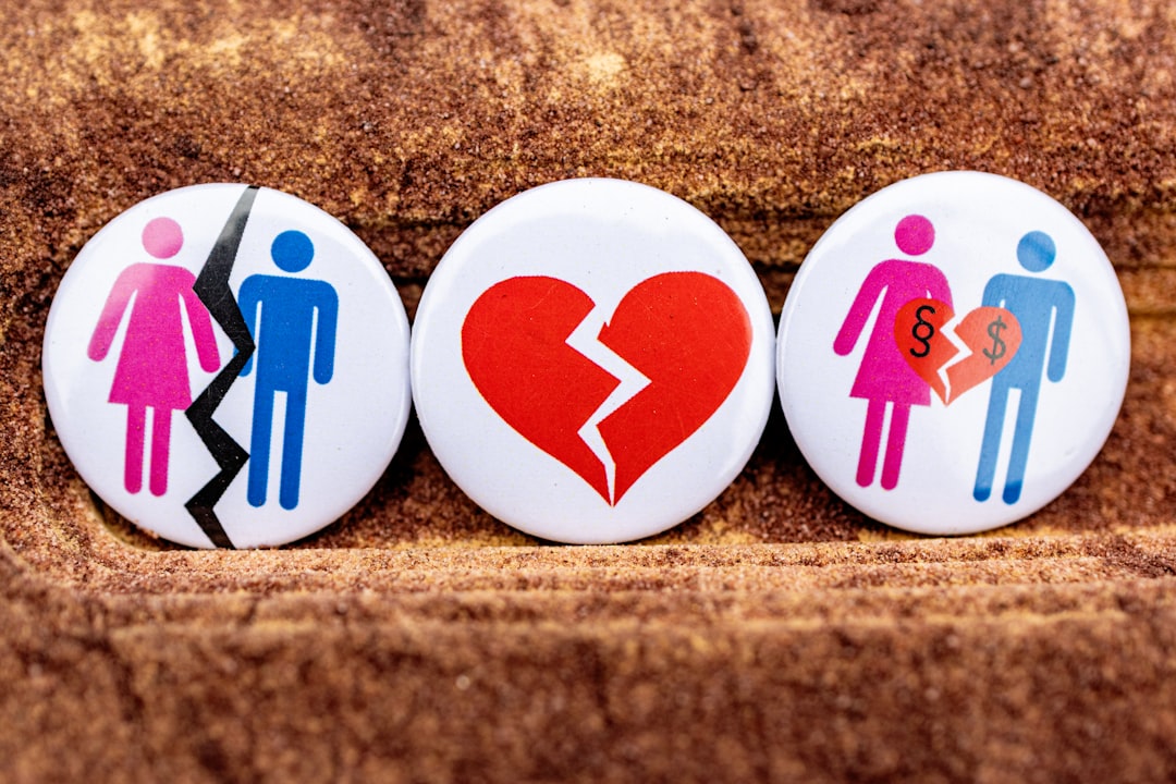 Dinámicas de manipulación en relaciones traumáticas